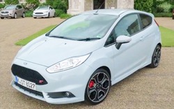 Video màn trình diễn ấn tượng của Ford Fiesta ST200