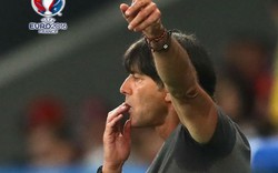 Clip HLV Joachim Low tái hiện hành động mất vệ sinh