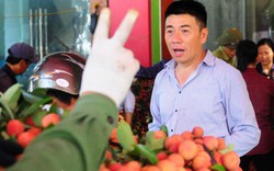 Thương lái Trung Quốc tràn ngập chợ vải thiều, ép giá nông dân