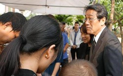 Đại sứ Nhật Bản tới thắp hương chia buồn cùng gia đình bé Nhật Linh
