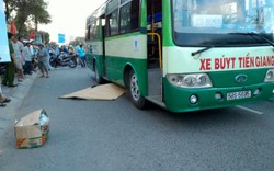 Tiền Giang: Bất cẩn té xuống đường bị xe buýt cán tử vong