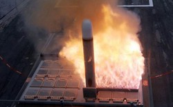 Mỹ bất ngờ nã 50 tên lửa Tomahawk vào Syria