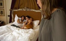 Vợ chồng chuẩn bị “ngủ” với nhau là mẹ chồng lại lên cơn đau ốm