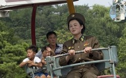 Lính Triều Tiên tươi cười giữa lúc "nước sôi lửa bỏng"