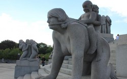 Du khách đỏ mặt khi vào công viên tượng khỏa thân lớn nhất thế giới