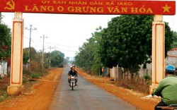 Tức giận, chồng phóng dao vào ngực vợ tử vong