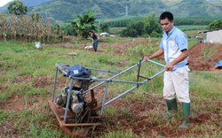 Một nông dân Sơn La sáng chế máy xới cỏ tự động, làm thay 15 người