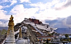Bên trong cung điện huyền bí khổng lồ tại Tây Tạng
