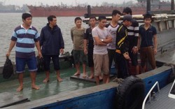 Quảng Trị: Cứu 10 thuyền viên gặp nạn ở biển Cửa Việt