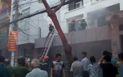 Nhà 3 tầng ở Sài Gòn khóa kín cửa bốc cháy ngùn ngụt