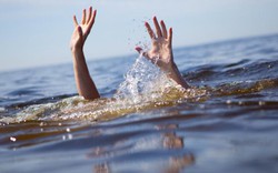 Rủ nhau đi chơi dịp lễ, 3 học sinh bị trượt ngã xuống sông tử vong