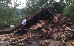 Lốc xoáy làm sập nhà dân tại Nghệ An