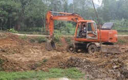 Nghệ An: Dân bức xúc vì xe tải rầm rầm vào "ăn đất"