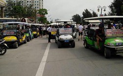 Xe điện náo loạn đường phố Sầm Sơn