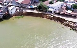 Clip: 2 hố xoáy sâu hàng chục mét "nuốt chửng" nhà ở sông Vàm Nao