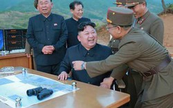 Kim Jong-un tươi cười ăn mừng phóng tên lửa "hạt nhân"