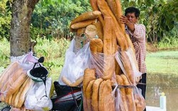 Dân mạng “phát sốt” với bánh mì “khổng lồ” ở An Giang