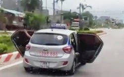 Sự thật bất ngờ vụ taxi mở bung 2 cửa chạy trên đường ở Thanh Hóa