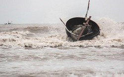 2 vợ chồng tử vong trên biển do lật mủng trong cơn dông