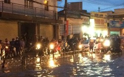 Sài Gòn ngập, kẹt xe thê thảm sau mưa lớn