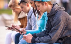 15 thống kê khủng khiếp về việc nghiện điện thoại di động