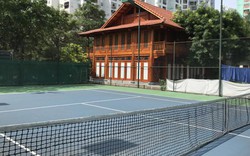 Chùm ảnh: Nhà sàn, sân tennis “mọc” giữa sân trường tại Thủ đô