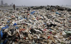 Bãi biển kinh khủng nhất thế giới, chứa tới 5.000 tấn rác
