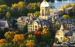 Đắm chìm trong vẻ đẹp cổ tích của đại học Notre Dame