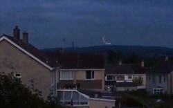 Quầng sáng lạ nhào lộn gần “thủ phủ UFO” nước Anh