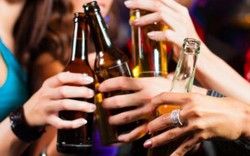 Nghiên cứu quy định cấm bán rượu cho người dưới 18 tuổi