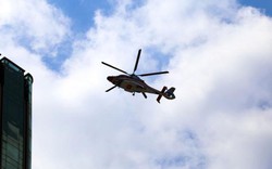 Người dân ngỡ ngàng thấy trực thăng xuất hiện trên nóc nhà ở SG