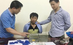 Bắt 2 đối tượng "cõng" 10 bánh heroin tông xe vào cảnh sát