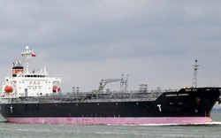 Tàu chở 30.000 tấn hóa chất mắc cạn trên biển Bình Thuận