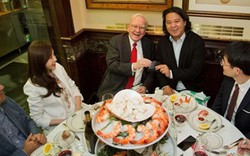 Muốn dùng bữa cùng Warren Buffet, bạn chỉ cần bỏ ra 61 tỷ thôi!