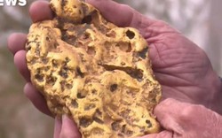 Người đàn ông Úc "vớ bẫm" vì đào được cục vàng 4,3kg