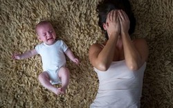 Vì sao phụ nữ trầm cảm sau sinh có thể giết con?