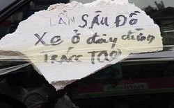 Ô tô bị quấn đầy băng keo kèm dòng chữ "Lần sau đỗ xe ở đây đừng trách tao"