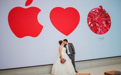 Apple Store ở Singapore biến thành… studio chụp ảnh cưới
