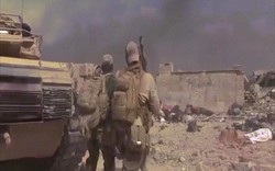 Video: Đặc nhiệm Mỹ lao giữa làn đạn IS cứu bé gái Syria