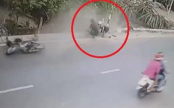 Clip: Đi xe máy giật túi xách, 2 tên cướp ngã văng trên đường