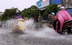 Ngốn trăm tỷ chống ngập, đường vẫn thành “sông” sau trận mưa 10 phút