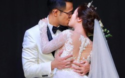 MC Đức Bảo "cưỡng hôn 10 giây" vợ trẻ trước hàng trăm quan khách VTV