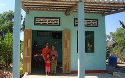 Xây 25 nhà cho người nghèo từ tiền bán áo và bóng của U23 Việt Nam