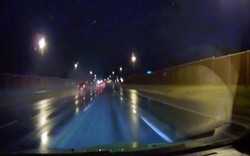 Video: Sét đánh trúng người khi đang lái xe trên đường