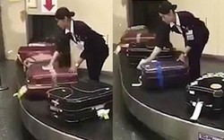 Nữ nhân viên sân bay lau từng chiếc vali của khách gây sốt