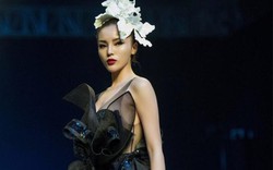 HH Kỳ Duyên đẹp nuột nà trên sàn catwalk khiến khán giả bất ngờ