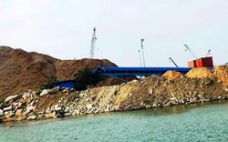 Bình Định: Tân cảng Quy Nhơn bị “tuýt còi”  việc đổ xà bần lấp biển