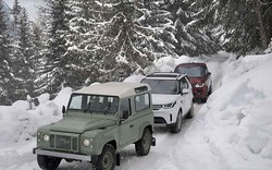 Kỷ niệm 70 năm SUV: Land Rover vẽ hình SUV Defender trên sườn núi Alps