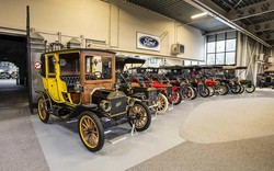 Chiêm ngưỡng bộ sưu tập xe Ford cổ điển lớn nhất sắp được đấu giá