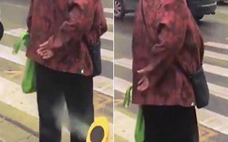 Video: Đi bộ trái luật ở TQ bị cột xịt nước vào người